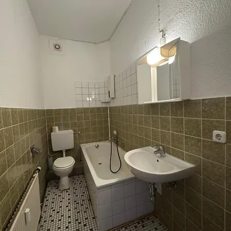 شقة Downtown Monteurs Ferienunterkunft